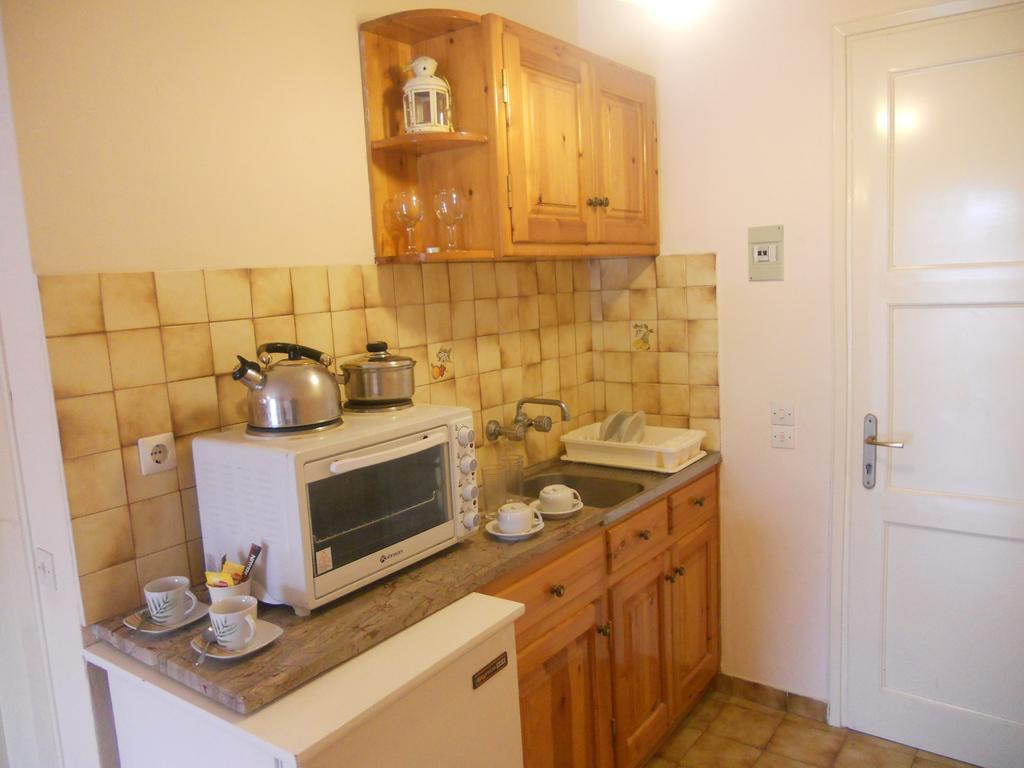 Elli Marina Studios And Apartments Benitses  Room photo